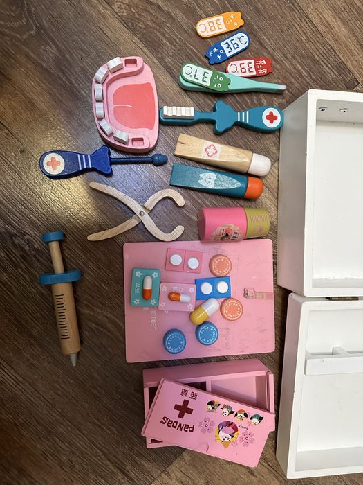 Аптечка деревянная