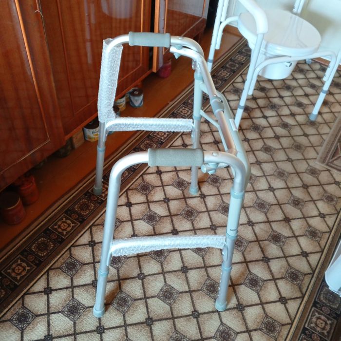 Инвалидная коляска, ходунки