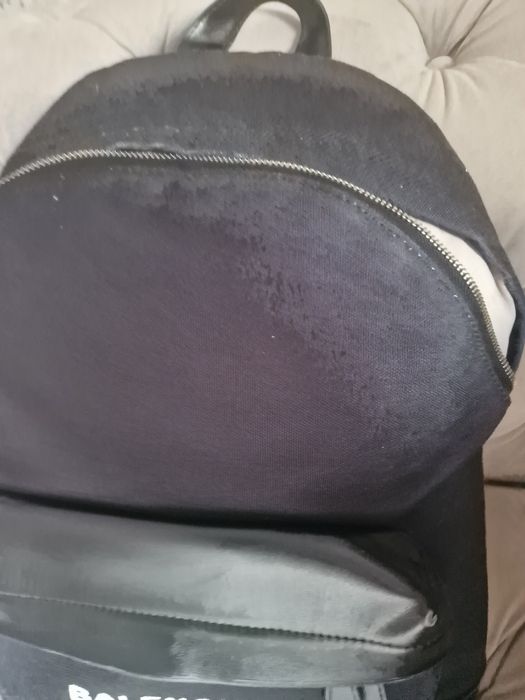 Ghiozdan Balenciaga purtat