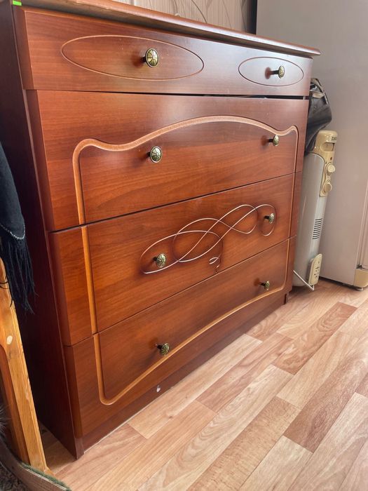 Продаю спальный гарнитур