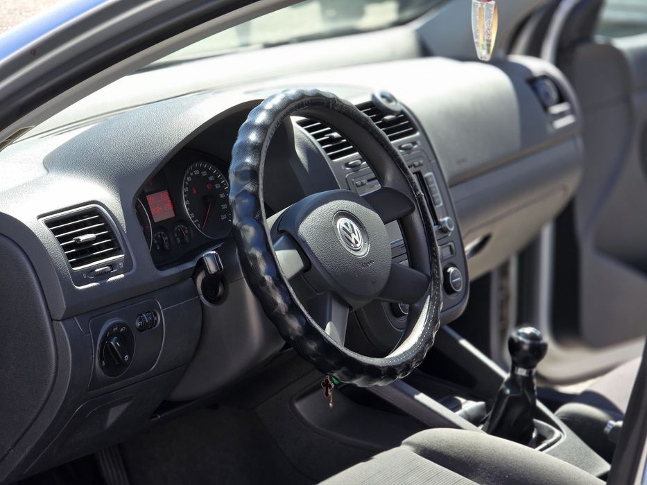 Volkswagen Golf 5 1.4 benzina 75 CP Gri, cod motor BCA
