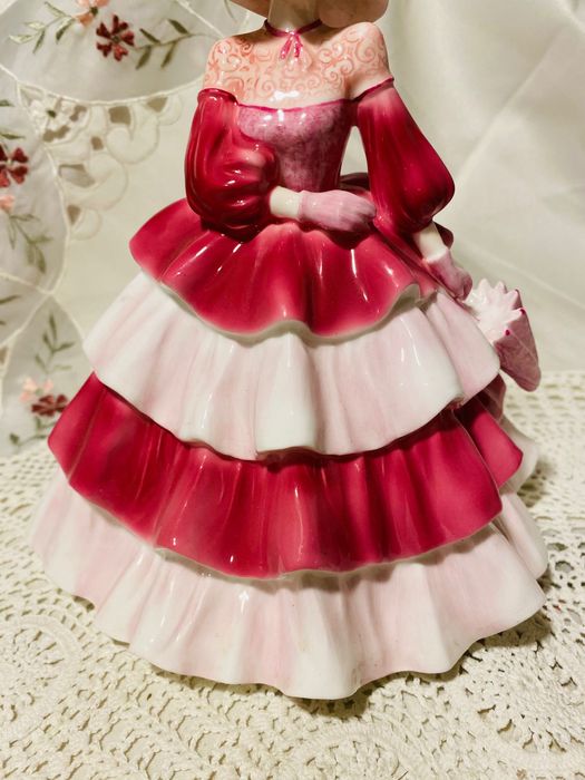 порцеланова статуетка