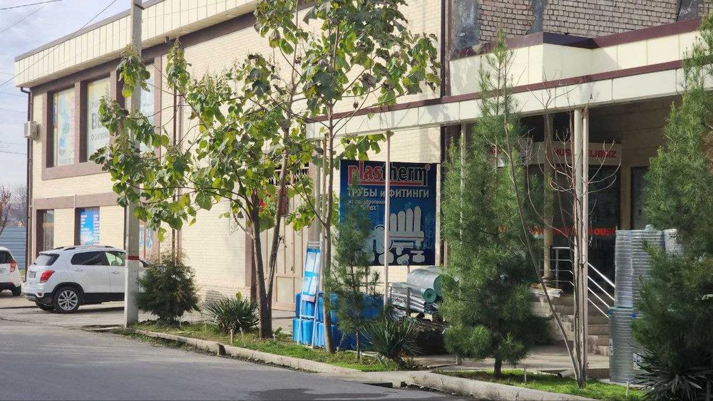 СРОЧНО продается здание в центре г. Янгиюля Ташкентской области