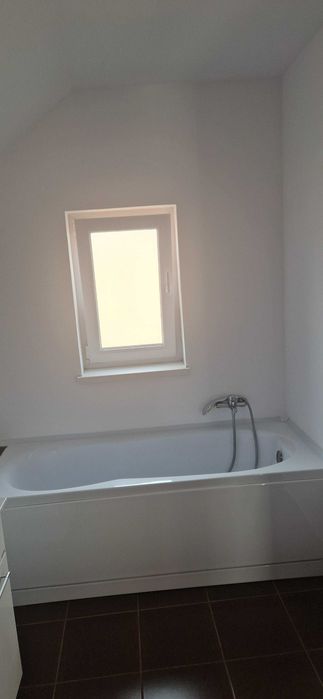 Proprietar,inchiriez casa ,singur in curte ,in Sibiu