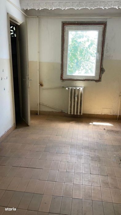 Apartament 2 camere decomandat,Bicaz ,etaj 4,sarpanta