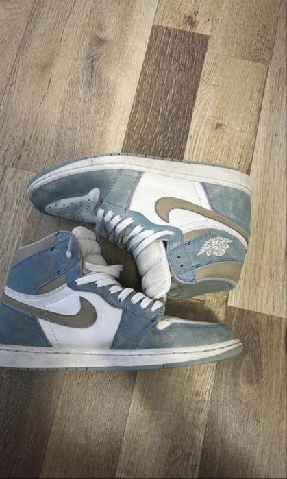 Jordan 1 Hyper Royal