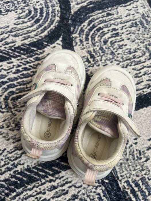 Продам детские кроссовки