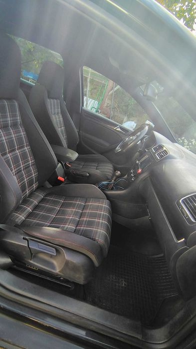 Volkswagen Golf 6 1.6 TDI 105CP+ (Soft) - pachet GTI interior-exterior