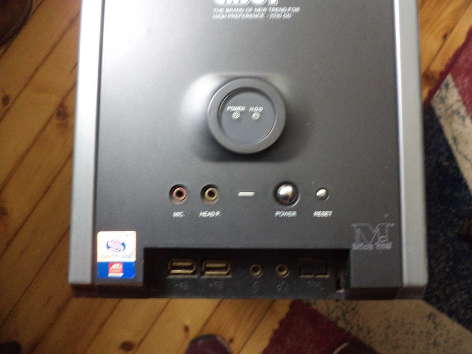 Продавам kaкачствена  голяма компютарна кутия+малка+захранване