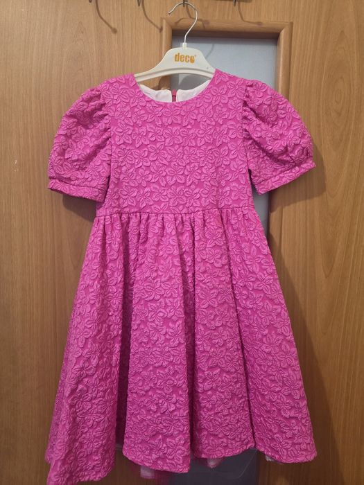 Продам платья нарядные