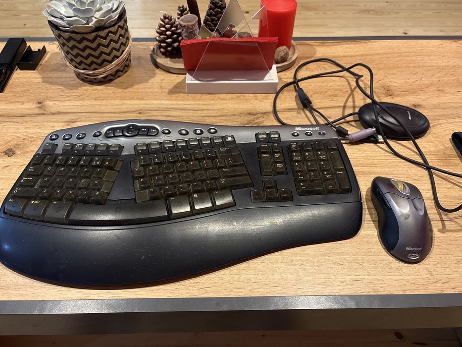 Microsoft Wireless Comfort Keyboard + Microsoft безжична мишка