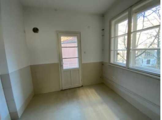 3-стаен с вестибюл, масивна сграда, стоманобетонни плочи, център