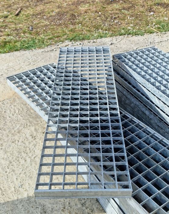 Trepte zicate metalice