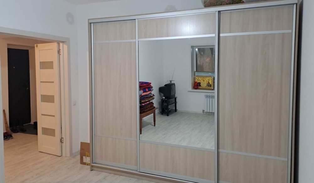 Продам трехдверный шкаф-купе