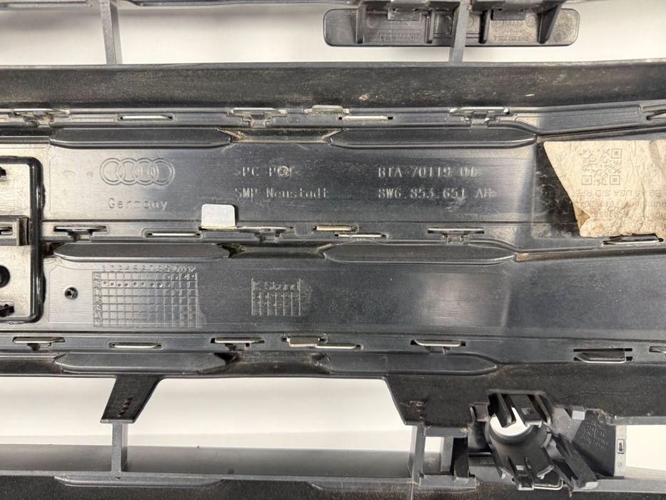 Audi A5 8W6853651AB решетка