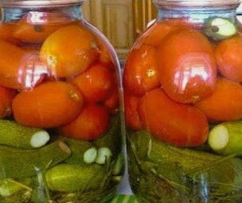 Соленные огурцы и помидоры