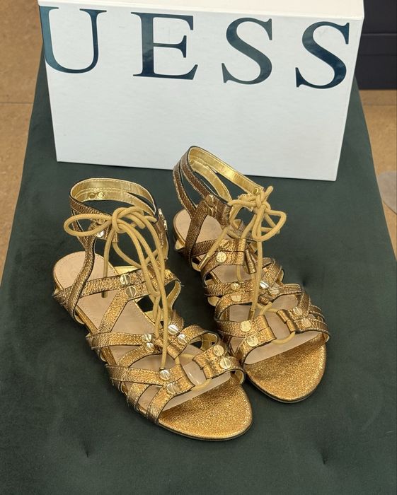Дамски сандали GUESS - Roma 36-намалени
