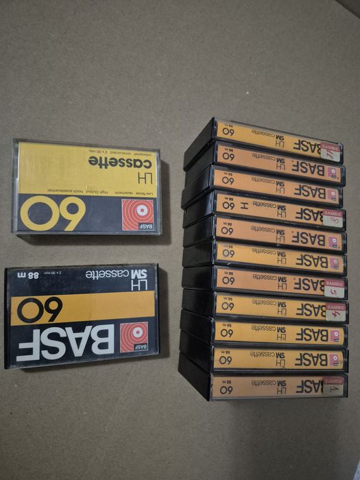 Vând Lot 13 casete audio originale Basf LH,SM,muzica mixta de 60 minute