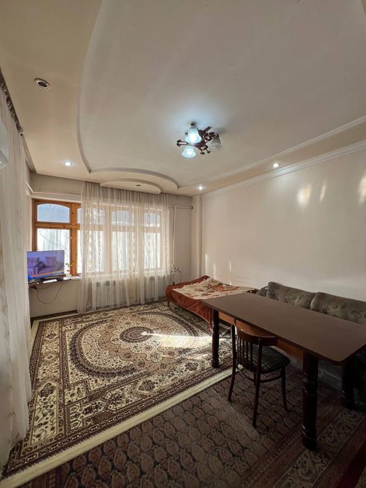 Yengi tashmi postidan 5 km kiriladi 8 sotix 6 xonali uy sotiladi