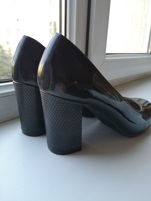 Туфли чёрные лакированные