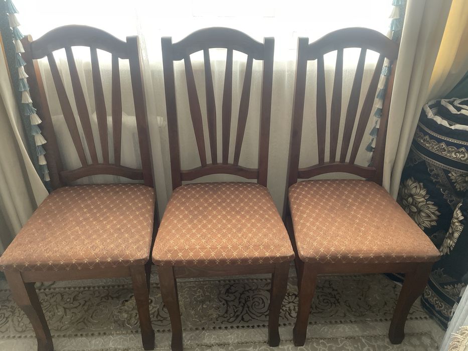 Продам комплект стол и стульев