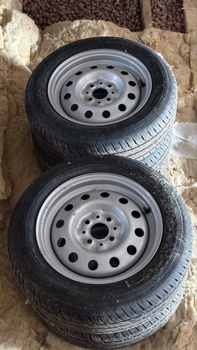Продам летние шины с дисками 175/65/R14