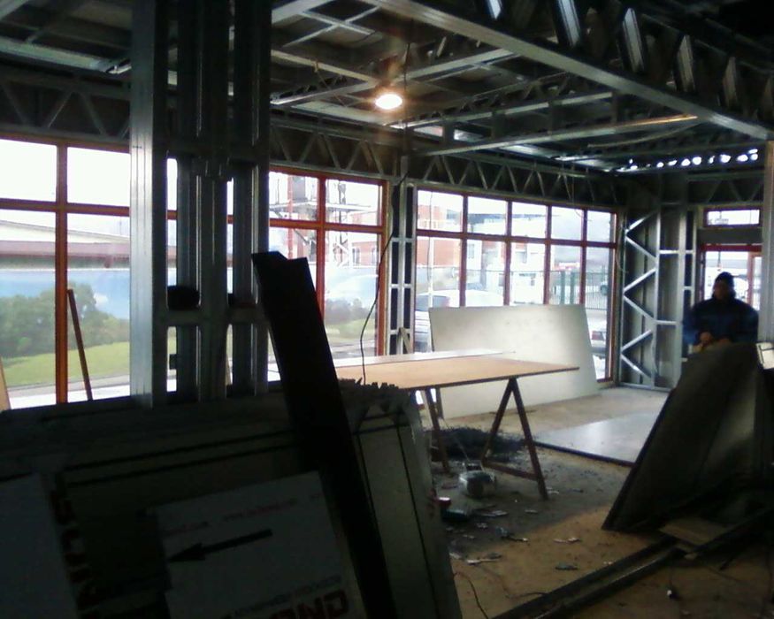 Магазини, Павилиони, Складове, Къщи, Бунгала, Фургони 35м2 - 7м х 5м