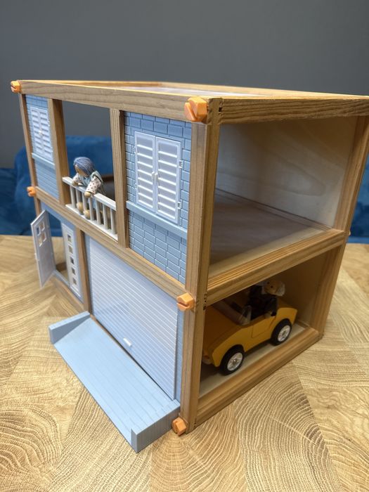 Детска играчка, къща с кола.