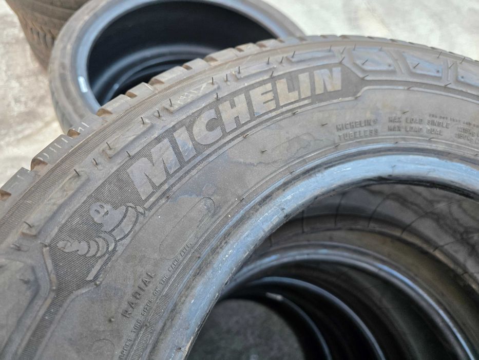 2бр Летни гуми за бус 235 65 16 С - Michelin - DOT 2023