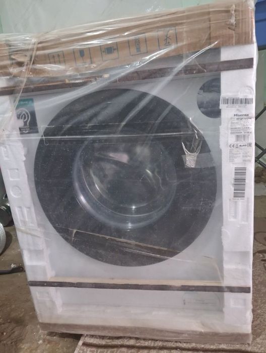 Стиральная машина Hisense.
