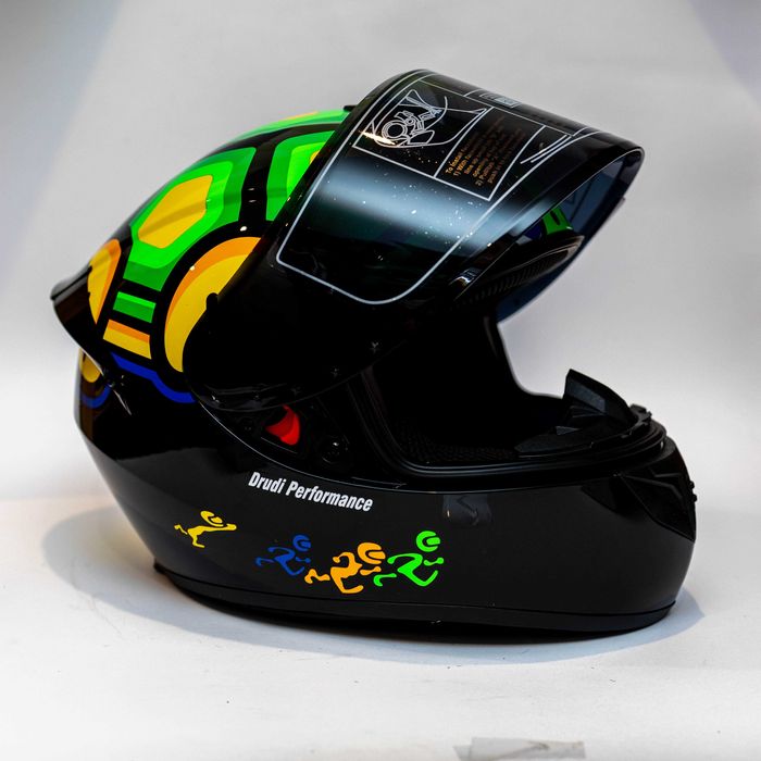 Каска за мотор пистов , скутер , ел. тротинетка др. ( Размер L 55-56 )