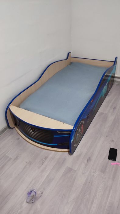 Продам кровать машинку.