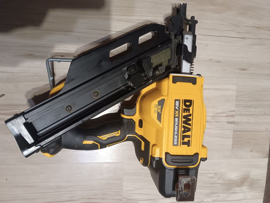 DeWalt DCN 930 такер  за пирони