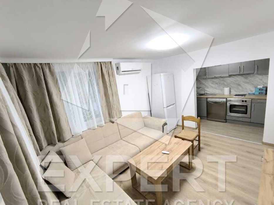 Отдава се под наем етаж от къща с 3-стаи, Колхозен пазар – 560 €