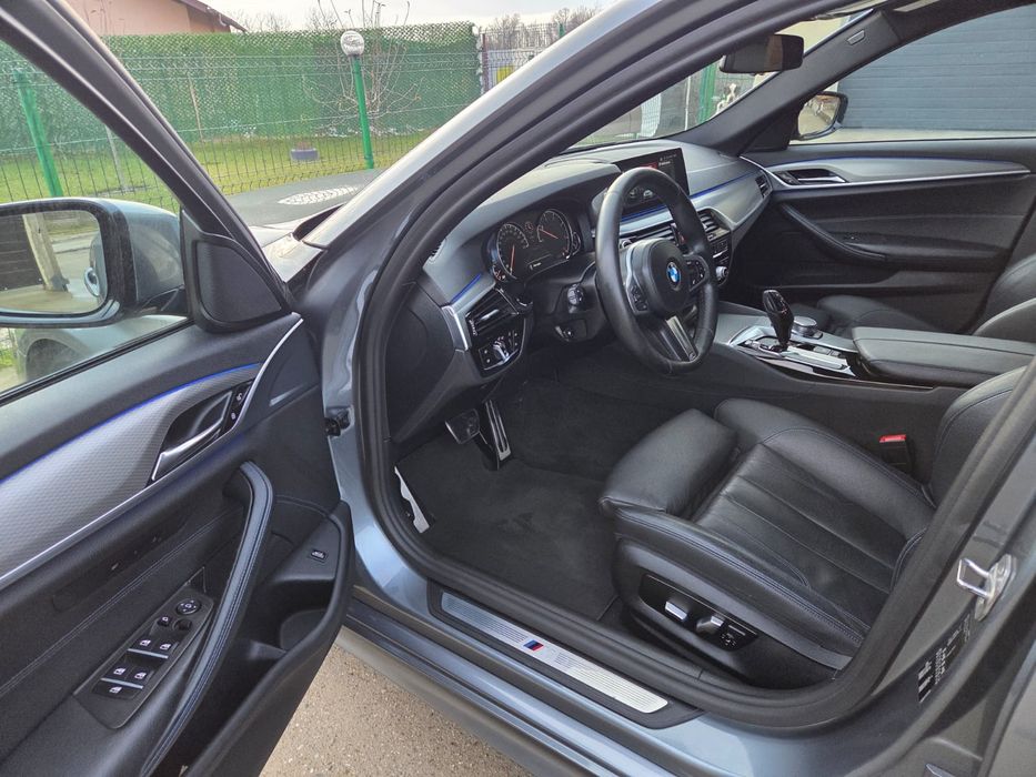 BMW SERIA 5  520d G30/ M PACKET 190cp
* 2017
* 180.000 reali
* Motor d