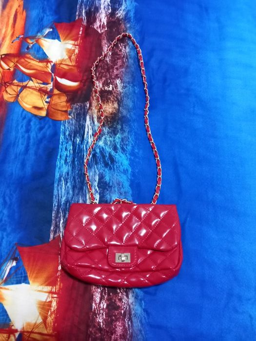 Gentuta rosie pentru fete