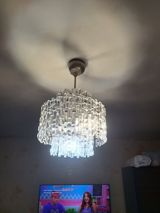 Продам хрустальную люстру