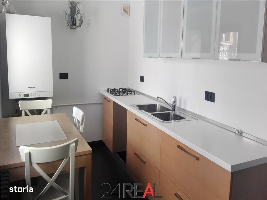 Penthouse in vila, de vanzare - Strada Tokio