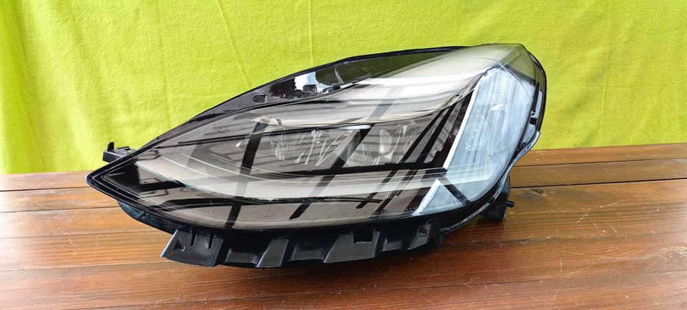 Ляв фар за Tesla Model 3 / Y / Тесла Модел 3 У