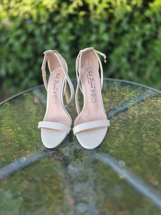 Sandale cu toc, Benvenuti, Diferit, Exist