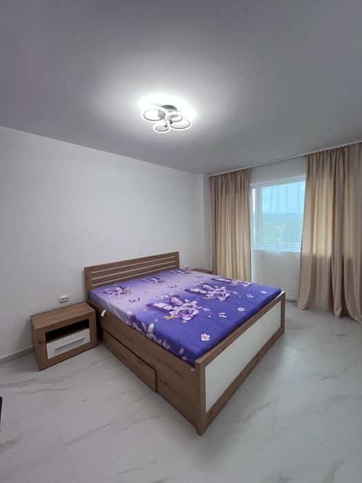 Închiriez apartament 3 camere in  Floresti