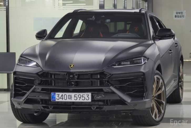 Lamborghini Urus V8 SE 812 Л.С.