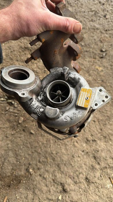 Vând schimb Turbina Passat b6 2.0 170 cp