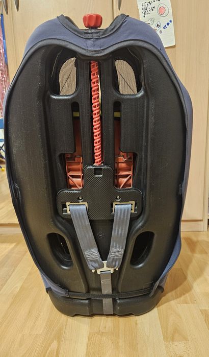 Продам автокресло Chicco