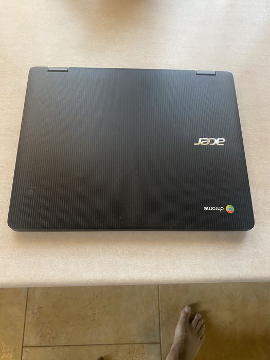 Vind chrome book  in stare foarte buna