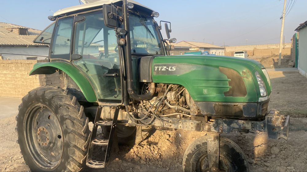 Traktor TTZ LS 100