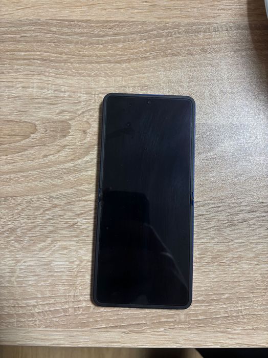 Samsung Galaxy Z Flip7 256GB като нов