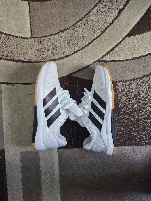 Papuci de alergat adidas noi, nepurtati
