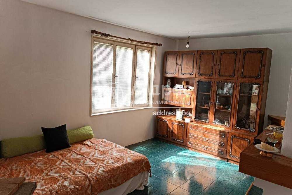 Ексклузивно от "Адрес"! Продава се къща в центъра на град Разград!