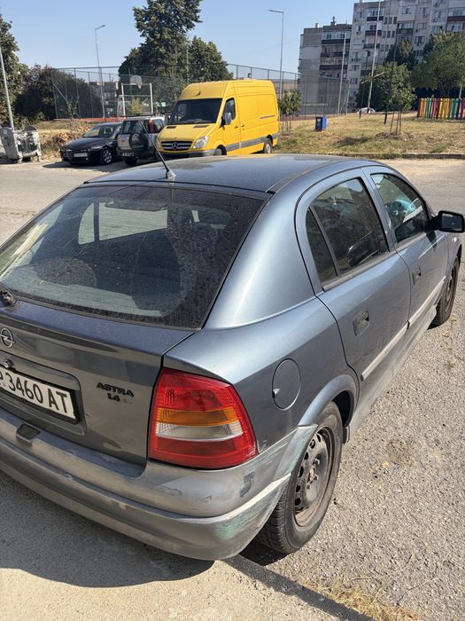 Продавам Opel Astra 1.4
